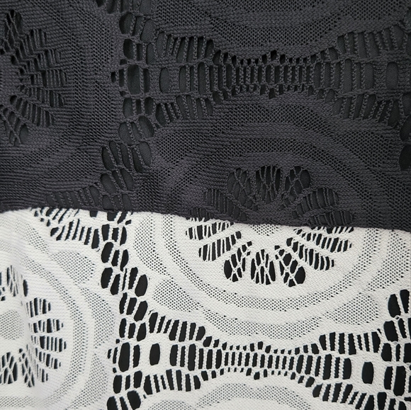 London Times blocked lace shift dress - Picture 4 of 9